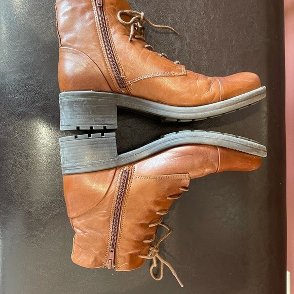 Little Burgundy leather boots in a size 8.5 - Picture 10 of 16